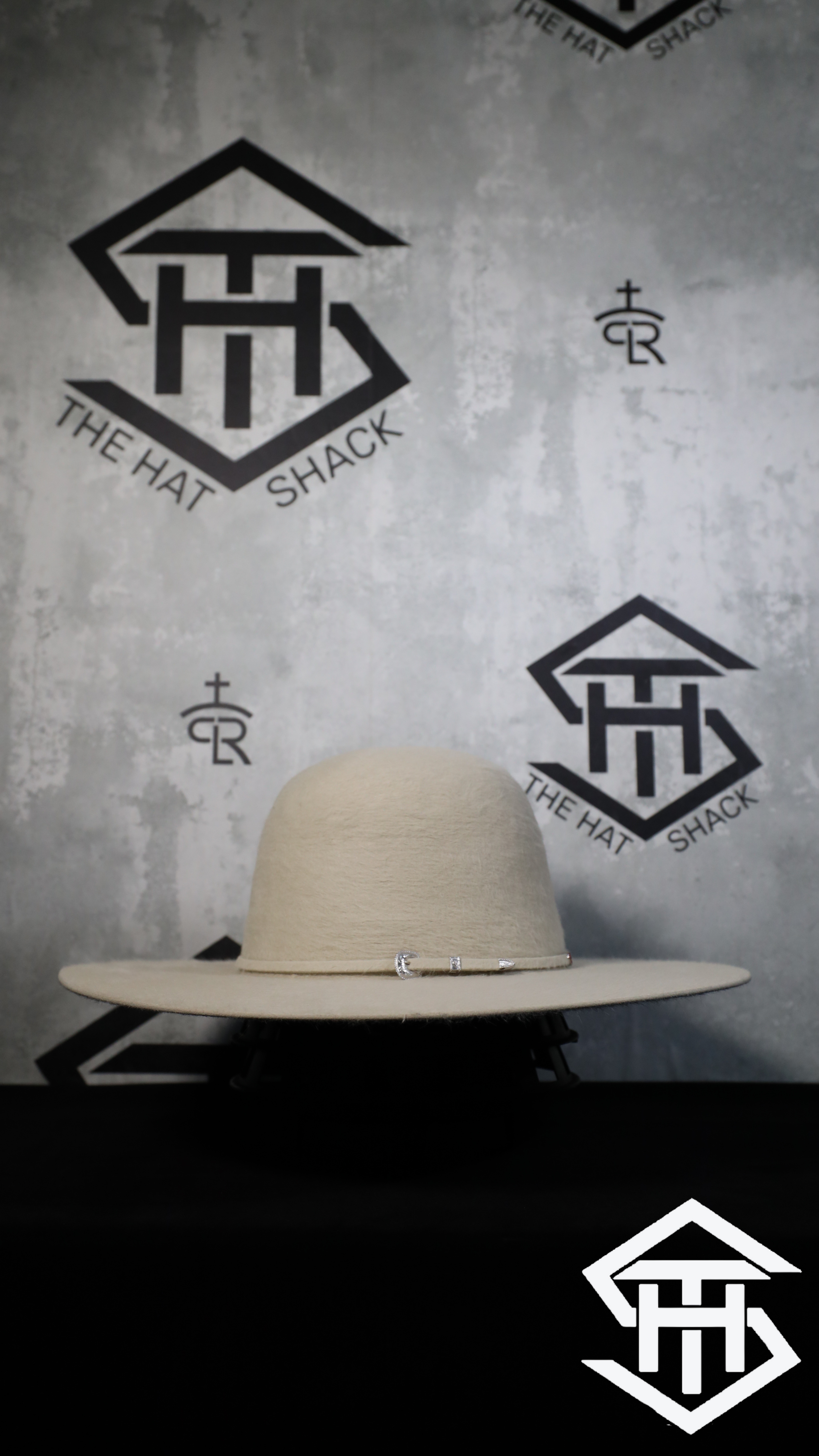 10x OFF-White Tacchino Hat Co. Grizzly 6in. Regular Crown / 4.5in. Brim