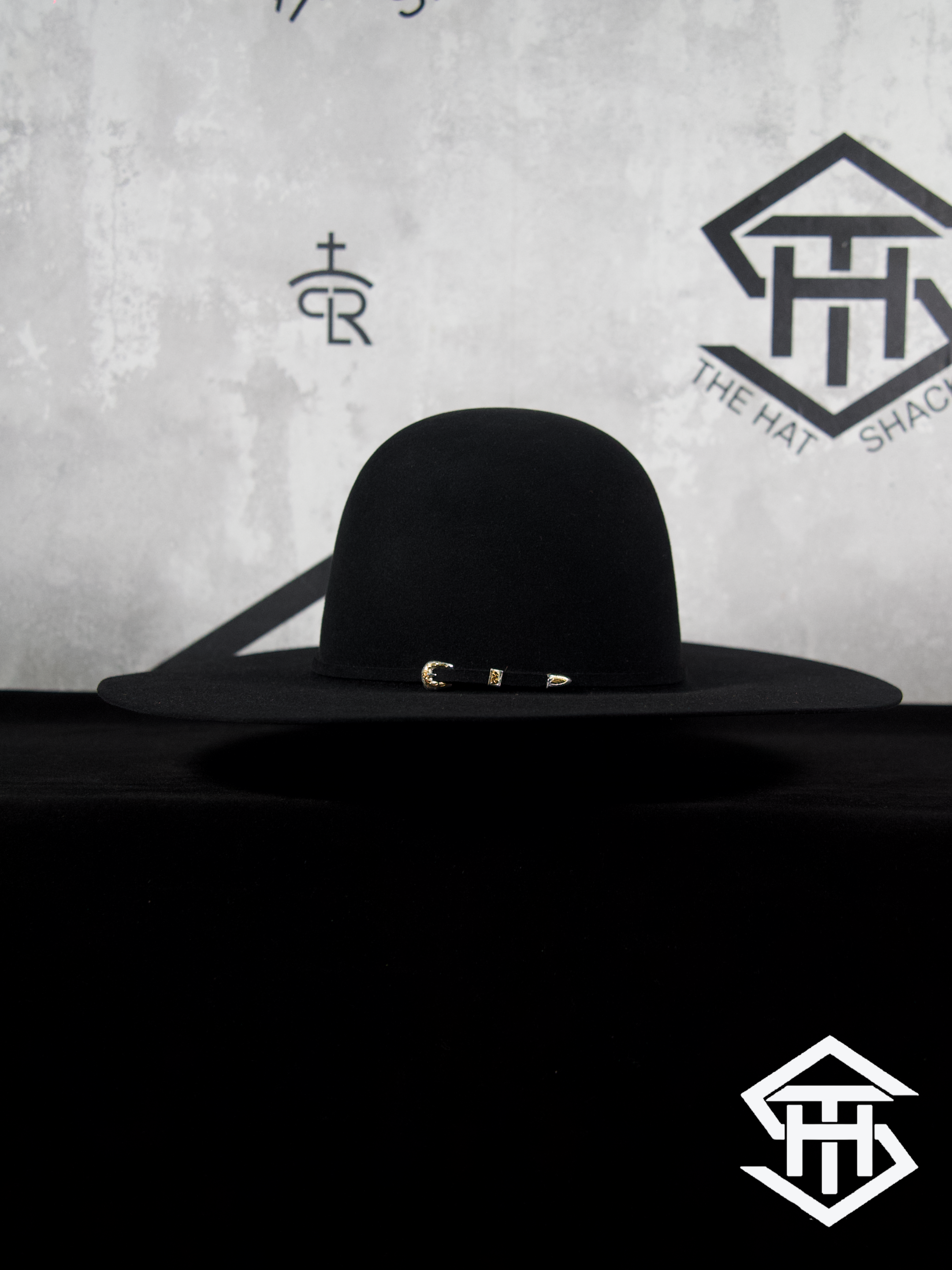 20x Serratelli " Black " Regular Crown / 5in. Brim