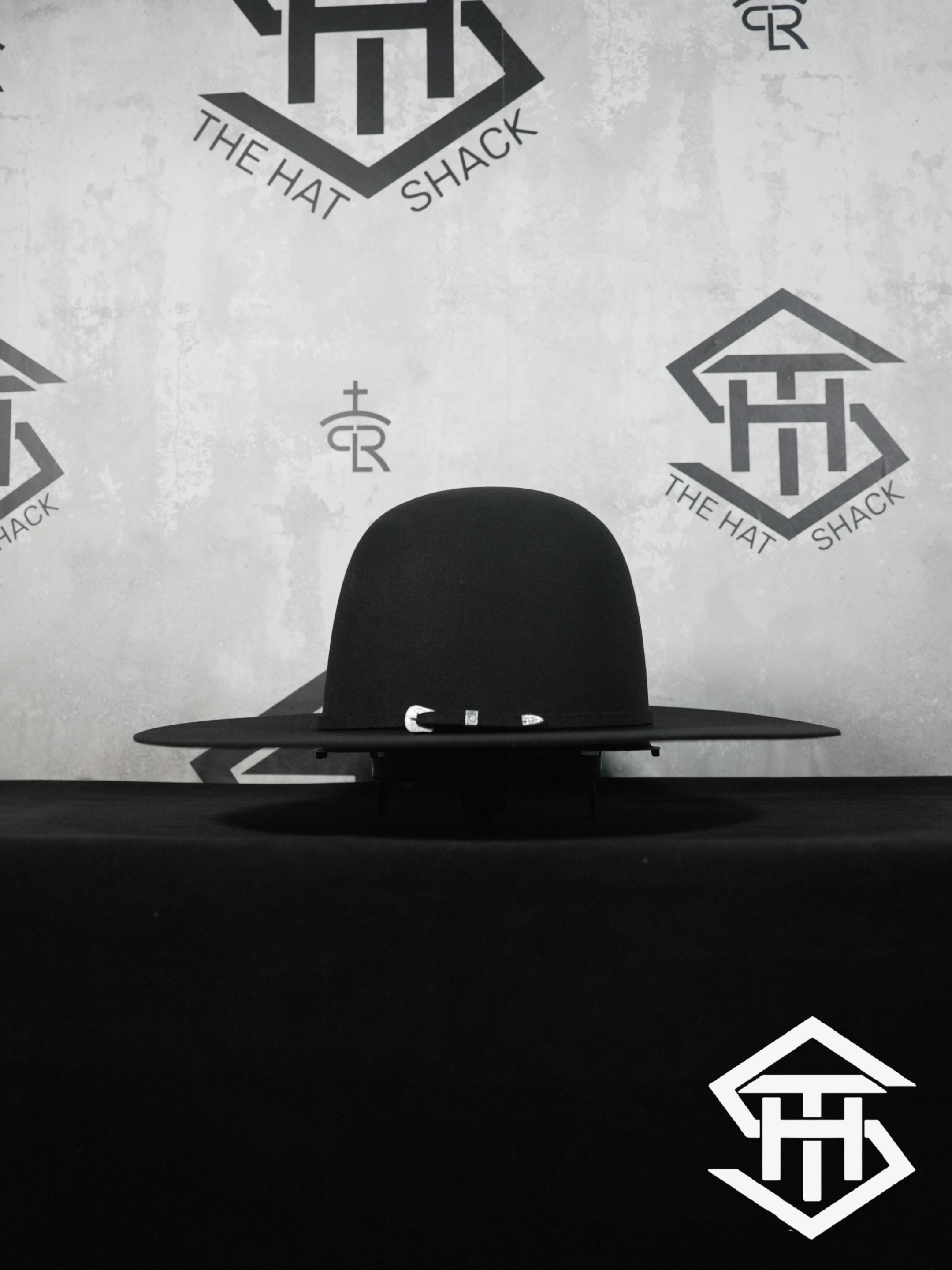 Serratelli 6x Black Regular Crown / 4.5in. Brim Felt Hat