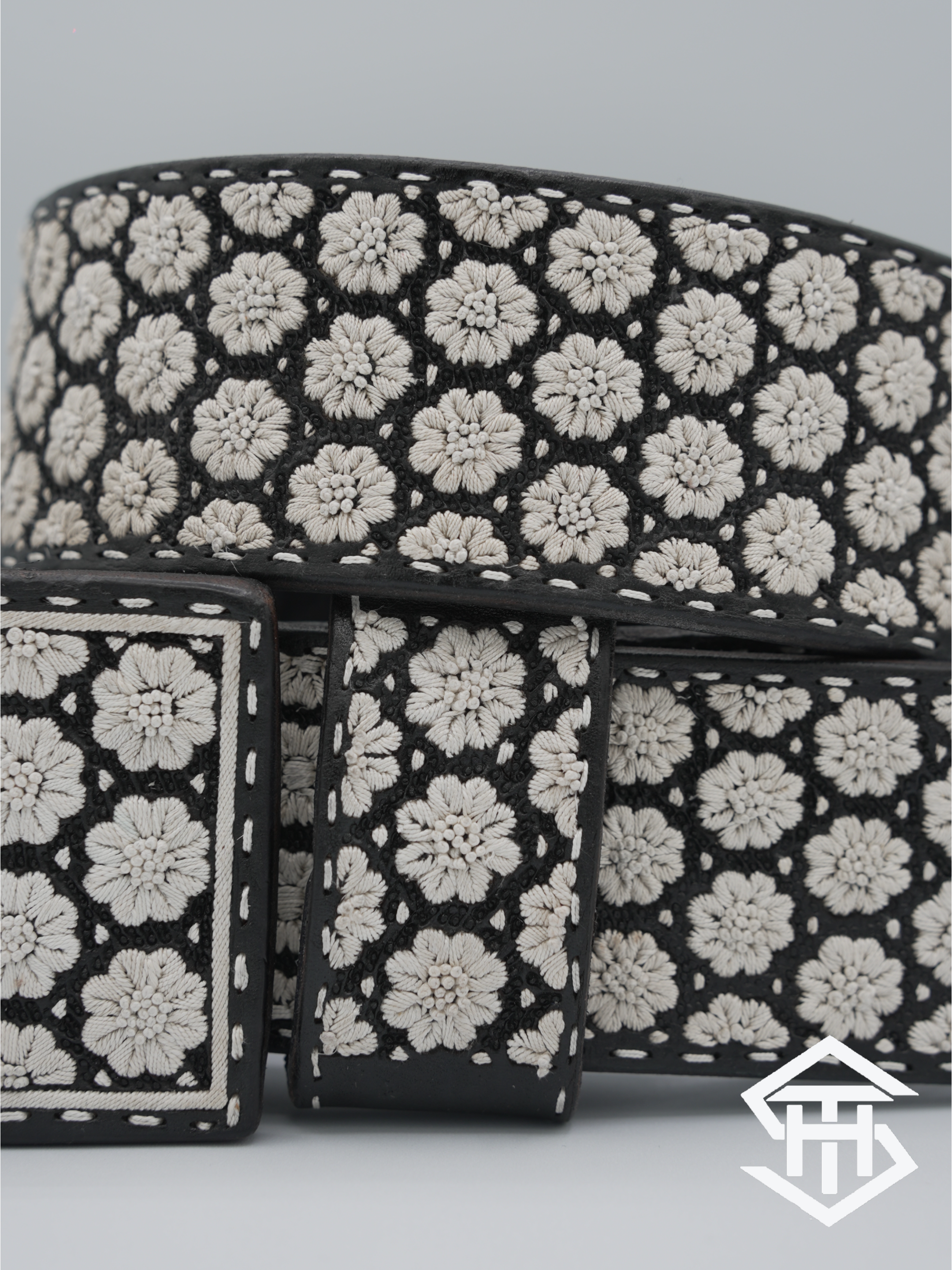 Cintó Piteado Mil flores (Black)  2.25in” Wide